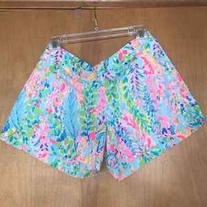 Lilly Pulitzer - Ocean View Shorts - Catch the Wave print- Sz M